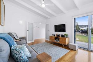 Beachfront Holiday Home Close to Airport