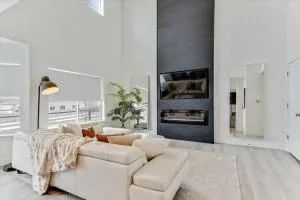 Right off Freeway Quiet Neighborhood King Bed - Vineyard