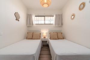 Luxury Frontline beach apartment with sea view