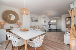 Luxury Frontline beach apartment with sea view