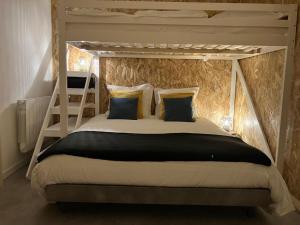 Maisonnette au calme, grand jardin privatif, accueil vélos et motos