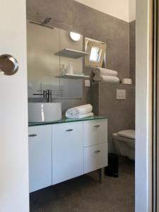 Maisonnette au calme, grand jardin privatif, accueil vélos et motos