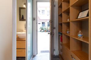 Encantador estudio privado con baño y kitchenette