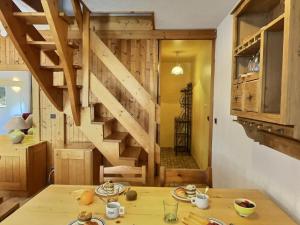 Grand studio mezzanine avec garage couvert à Val dIsère - FR-1-411-868