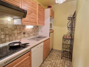 Grand studio mezzanine avec parking couvert, proche des pistes - FR-1-411-868