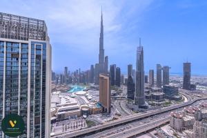 DOWNTOWN VIEWS II - VOGUE Luxurious Two-Bedroom Apartment with Balcony and Full Burj Khalifa, Opposite Dubai Mall Skybridge