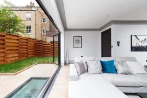 Spacious 4-Bedroom, 3-Bathroom Retreat with additional Separate Toilet and Private Garden