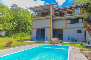 Casa 3 suítes piscina churrasqueira vista natureza