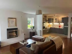 BTown 2 Bed 2 Bath - 肯尼迪山新镇