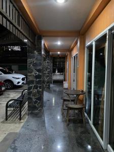 B and B Hotel