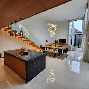 'The Thompsons JOGJA' Private Pool Villa - Ngemplak