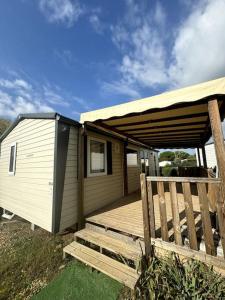 Joli Bungalow 464, 4-6 pers, wifi, terrasse, Camping Siblu Lac des Rêves Lattes