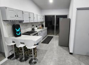 Casa Tusi - 2 Blocks From Clubs & Strip