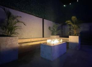 Casa Tusi - 2 Blocks From Clubs & Strip