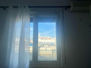 Sea-View Central Studio Apartment