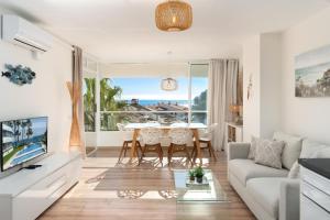 Luxury Frontline beach apartment with sea view