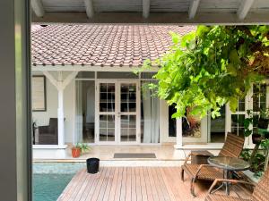 Tropical Oasis 2 BR Villa - Near Beach