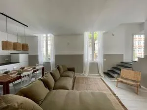 Luminoso, appena ristrutturato - Paraggi