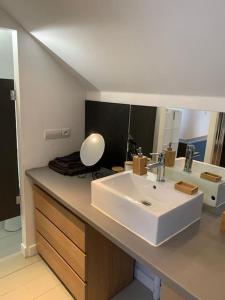 Charmante petite maison tout confort proche tram