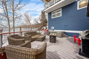 Walk to Main Street, Large beautiful Home, Private Tub, 3BR