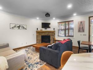 BBC11 2 Story Townhouse In Black Bear Crossing With Slope Access