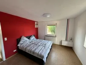 Ferienwohnung-Viel Platz-großer eingezäunter Garten-vollausgestattete Küche-Wallbox - Eichenzell