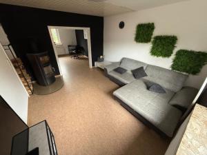 Ferienwohnung-Viel Platz-großer eingezäunter Garten-vollausgestattete Küche-Wallbox