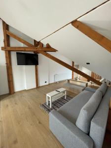 Residence 48 Beautiful building within moments from the Old Town of Brasov