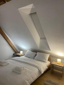 Residence 48 Beautiful building within moments from the Old Town of Brasov