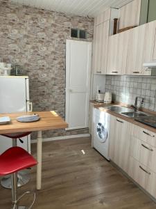 Appartement central des terres chaudes proche bord de mer