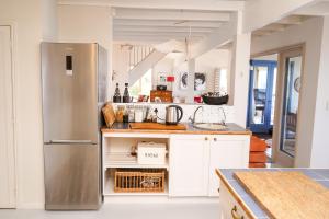 Starboard House - Characterful house above Glencairn beach - sleeps 6