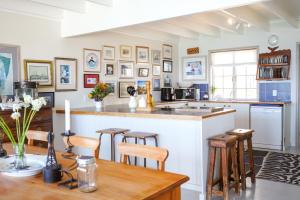 Starboard House - Characterful house above Glencairn beach - sleeps 6