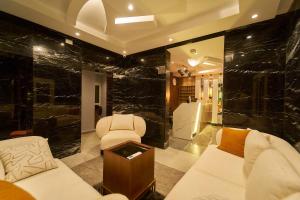 Crown Pyramids View Hotel