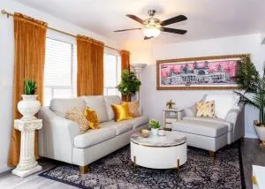 Villa Golden - King Bed, Centrally Located! - Tempe Junction