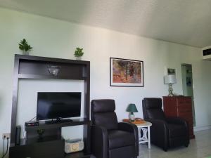 Irresistible View-Mobay Club 1408