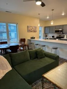 N Walnut Street - 布卢明顿