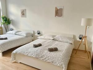 110 m2 Sunny & Central Long Term Apartment - Free Parking