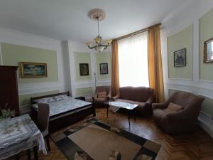 Старовинні апартаменти у центрі міста