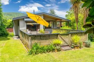 Harbour Lights - Lake Taupo Holiday Home - Kinloch