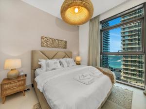 Cozy One Bedroom on the Beach in Dubai Harbour - Prestige Retreats