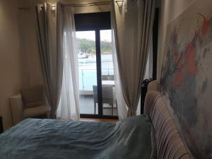 Central Apartment Sea View in Chalkida