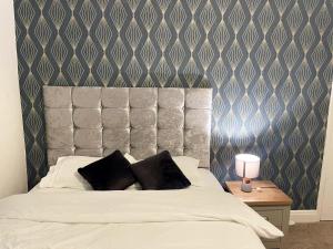 Lovely Spacious House Family & Contractor Friendly 3 Bedroom Near Leeds Centre Sleeps 8