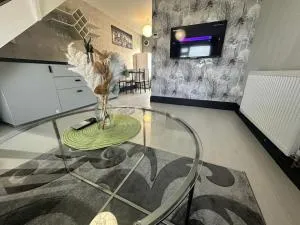 Indulgent Cozy 2 BR Home - 皇家伍顿巴西特