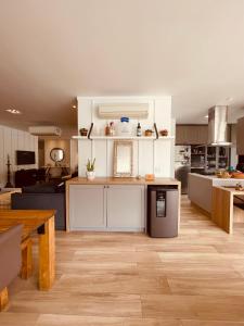 Apê Acqua - Marine Resort - 3 qtos - pé na areia