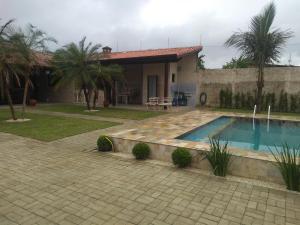 Casa com piscina em Itanhaém