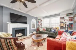 Doras Dutch Cottage Charmer with Swimming Pool - Scranton