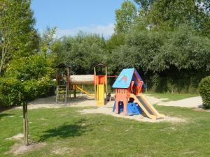 Campings Camping des Roses : photos des chambres