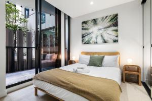 Stylish, Modern and Central Apt with Balcony and WiFi