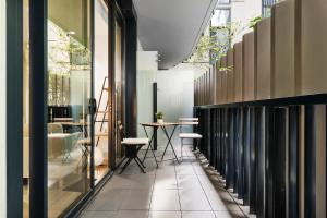 Stylish, Modern and Central Apt with Balcony and WiFi