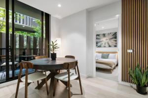 Stylish, Modern and Central Apt with Balcony and WiFi